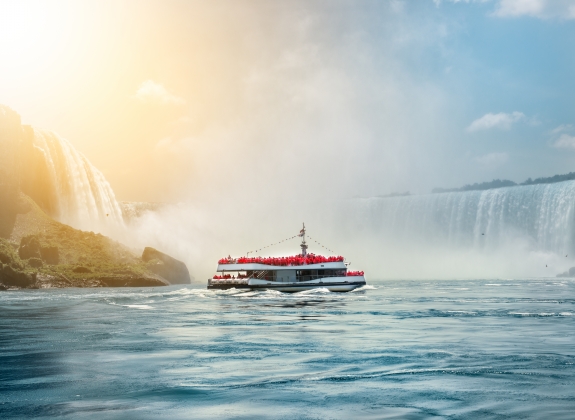boat on Niagara Falls activity tour