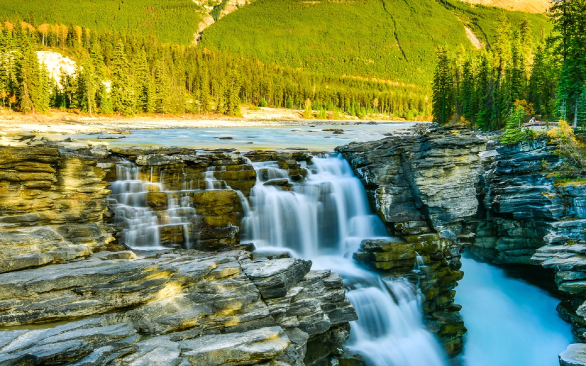 4.-Waterfall-in-Jasper-National-Park-1800x600