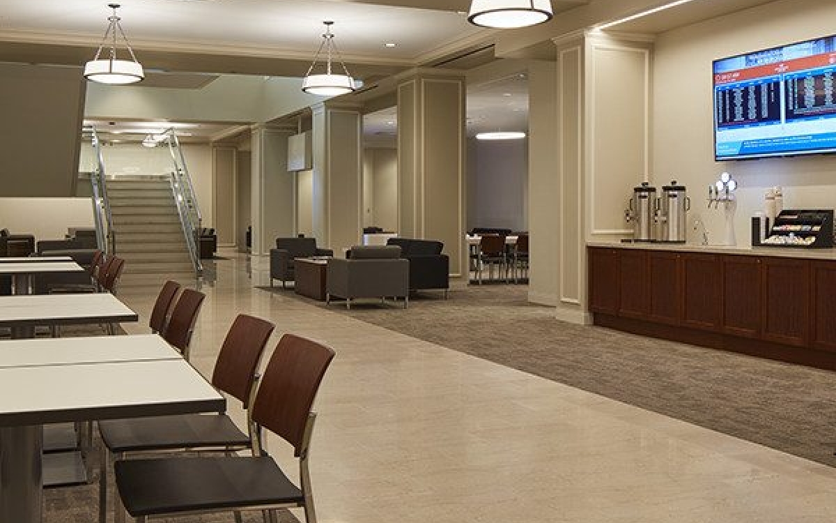 seating at an amtrak station lounge
