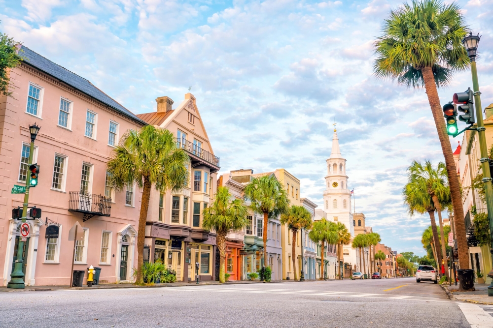 charleston-south-carolina_city-street_621535976_web.jpg