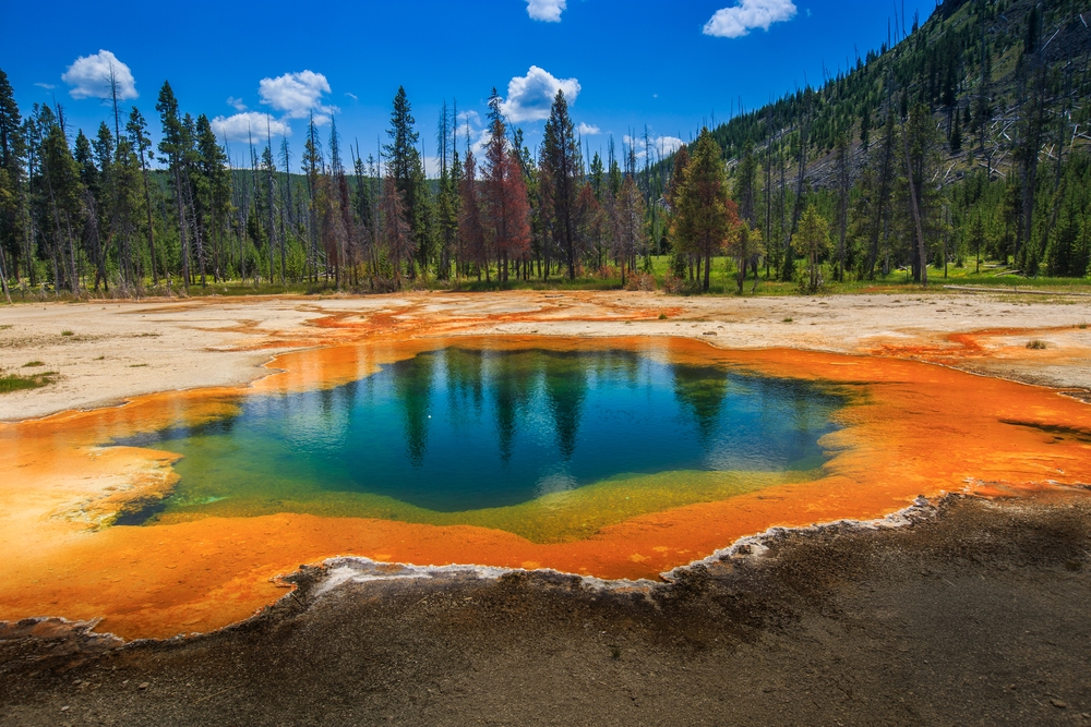 yellowstone_geyser